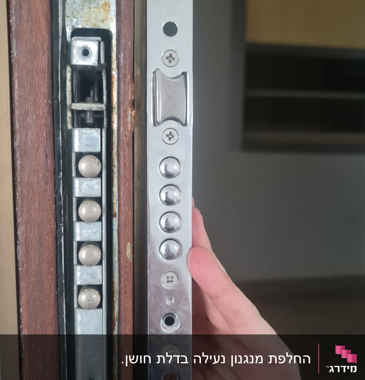 מנעול דלת מתכת עם בריחים עגולים